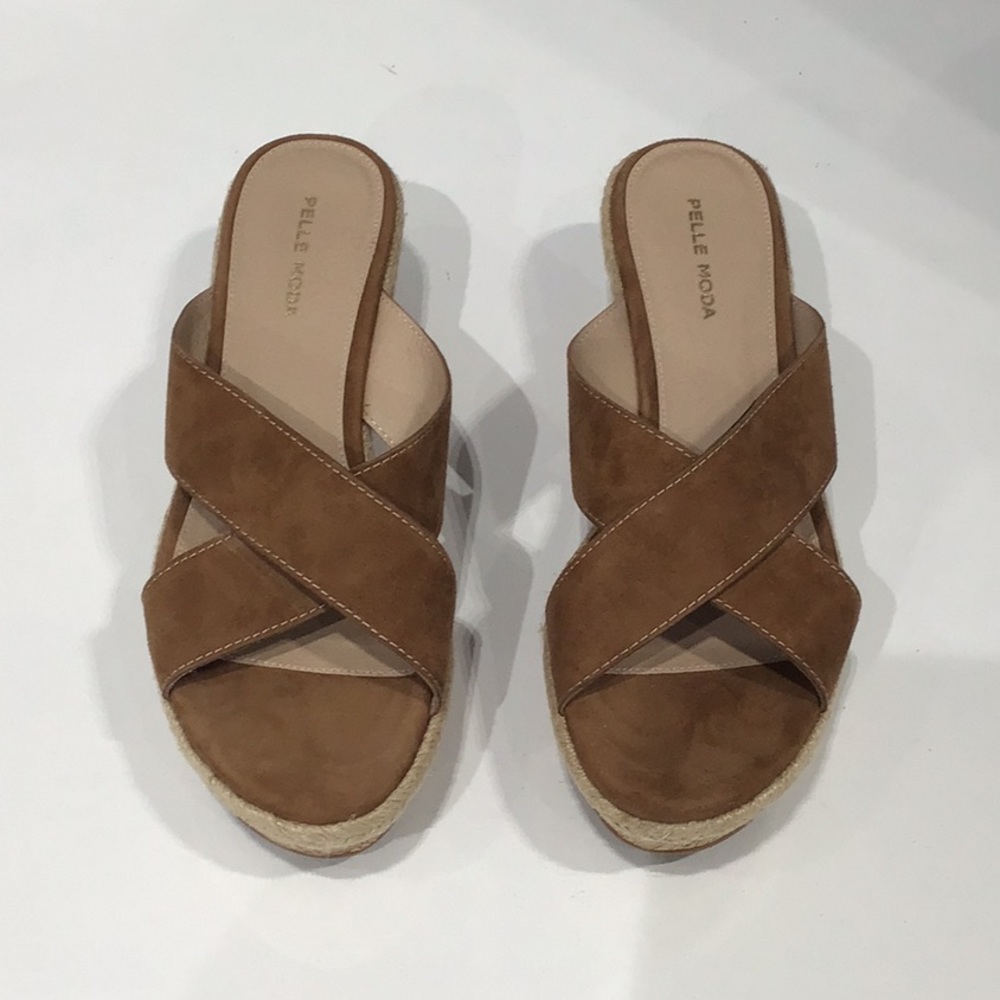Pelle Moda Shoes. BOX INCLUDED